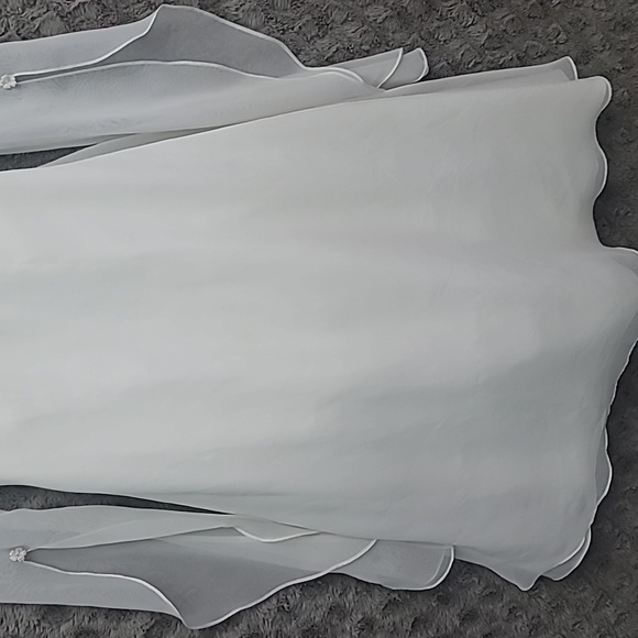 Elegant White Flower Girl/ Communion Dress with Flowing Sleeves Size 6 - Picture 4 of 12